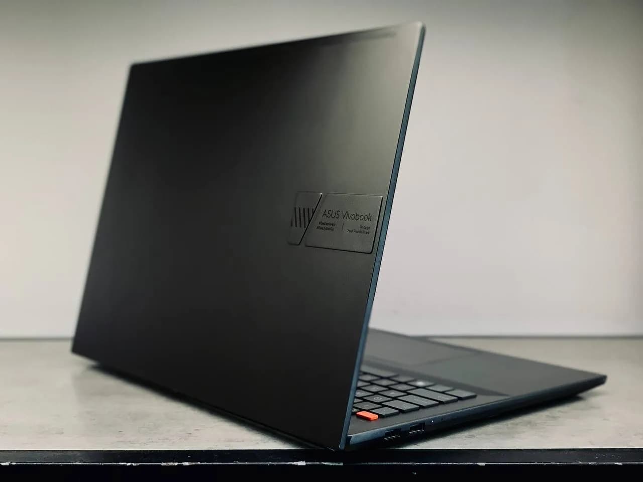 ASUS-VIVOBOOK-M7600-0