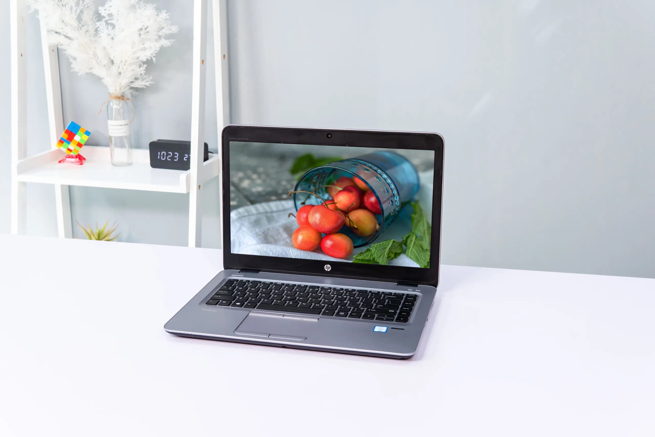 Laptop Cũ Giá Rẻ Cho Văn Phòng: Cấu Hình Nào Phù Hợp?
