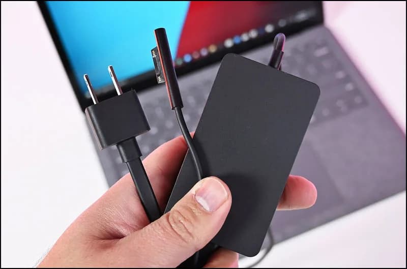 Laptop không nhận nguồn điện khi cắm sạc: kiểm tra adapter