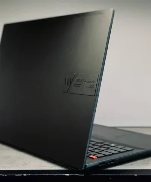 ASUS-VIVOBOOK-M7600-0