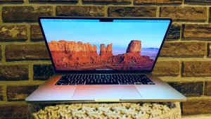So sánh giá macbook cũ và laptop windows cũ – cái nào đáng tiền hơn? - máy tính giá sỉ