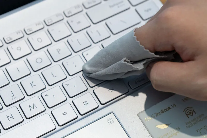 Cách bảo vệ bàn phím laptop cũ