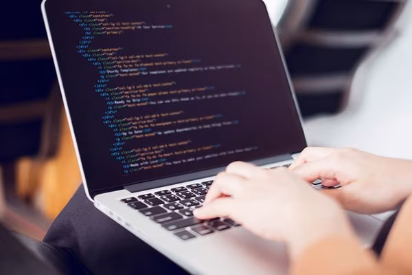 Laptop Cũ Dưới 5 Triệu Cho Lập Trình Viên Mới Bắt Đầu - 1 Laptop cũ dưới 5 triệu cho lập trình viên