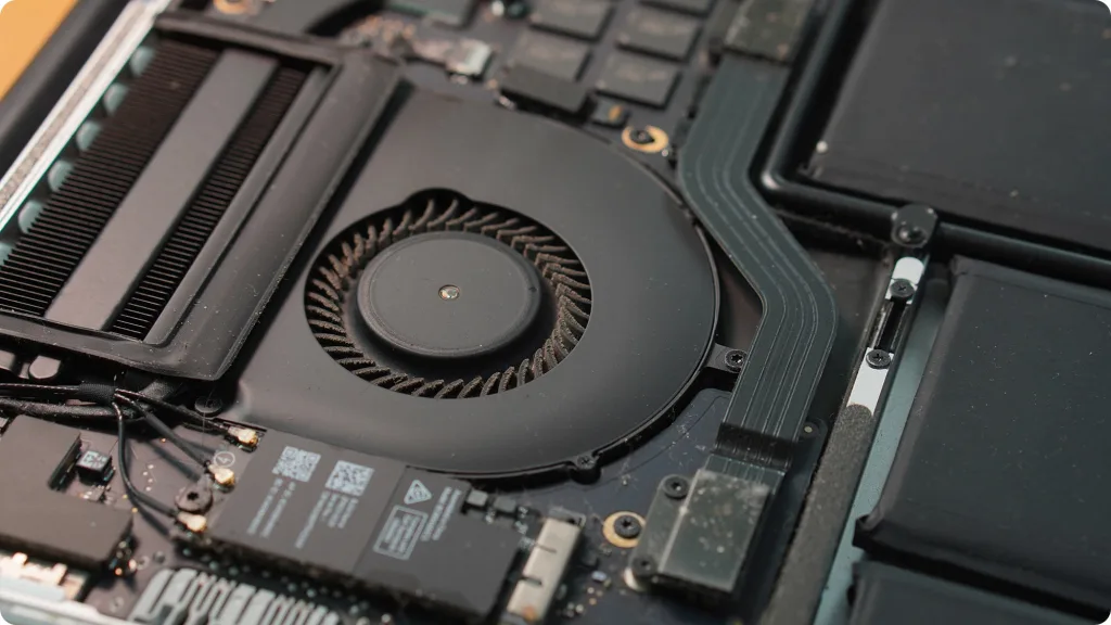 Kiểm Tra Quạt Tản Nhiệt Laptop Cũ Trước Khi Mua Để Tránh Lỗi Quá Nhiệt - 1 Kiểm tra quạt tản nhiệt laptop cũ trước khi mua để tránh lỗi quá nhiệt - máy tính giá sỉ