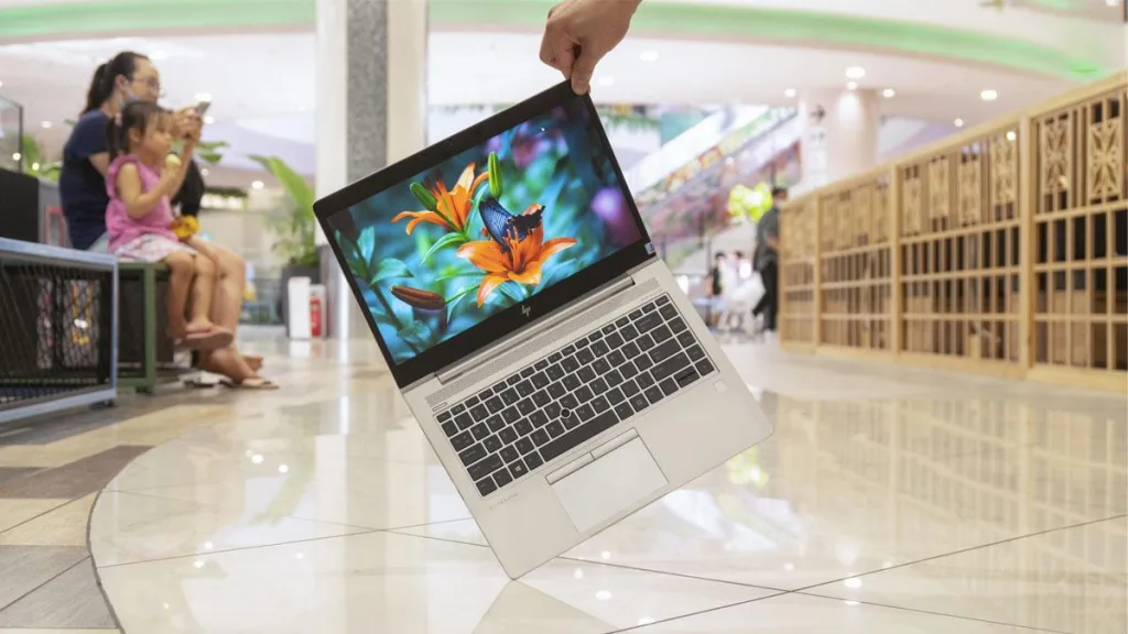 Cách Bảo Vệ Màn Hình Laptop Cũ Giá Rẻ Khỏi Trầy Xước Và Hư Hỏng - 1 Laptop cũ giá rẻ cho game thủ – chơi game mượt, không lag