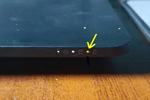 Đèn nguồn nhấp nháy liên tục nhưng không hiển thị