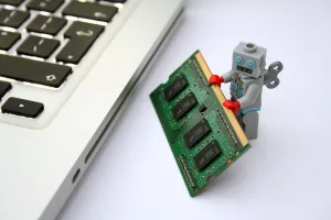 Mainboard Bị Chạm-Có Khiến Laptop Không Lên Màn? - 2 Mainboard bị chạm-có khiến laptop không lên màn