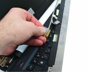 Laptop hàn lại cáp màn hình bị bung
