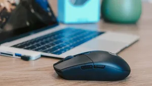 Gắn Chuột Rời Làm Chạm Nguồn - Có Ảnh Hưởng Màn Hình - 2 Gắn chuột rời làm chạm nguồn