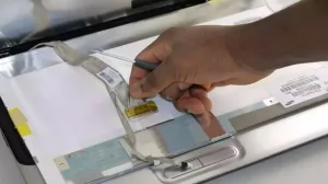 Hướng dẫn hàn cáp màn hình laptop bị bung