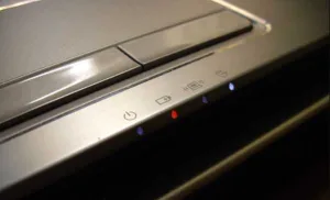 Đèn nguồn nhấp nháy liên tục nhưng không hiển thị