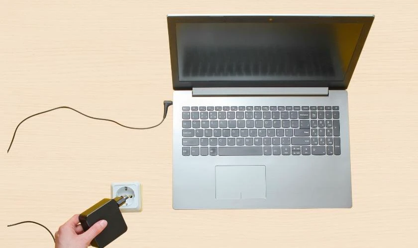 Kiểm tra nguồn điện laptop không hiện hình