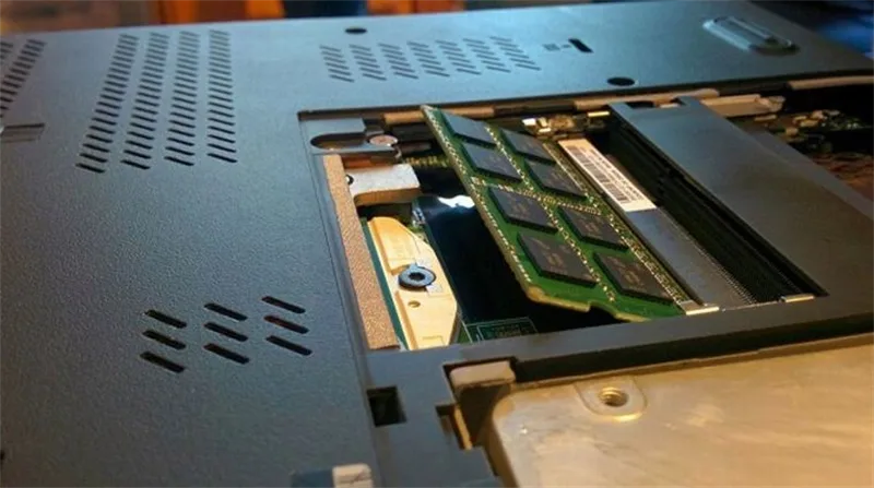 Khe ram laptop cần kiểm tra trước khi nâng cấp