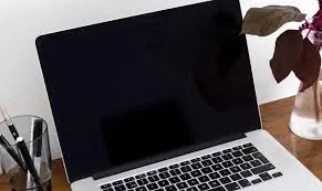 Laptop dùng post card để kiểm tra máy không lên