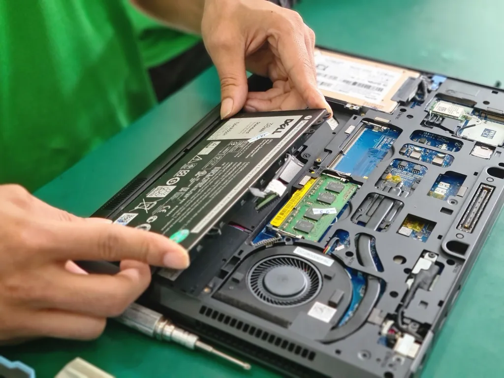 Thay Pin Laptop HCM ⚡ Lấy liền 15 phút
